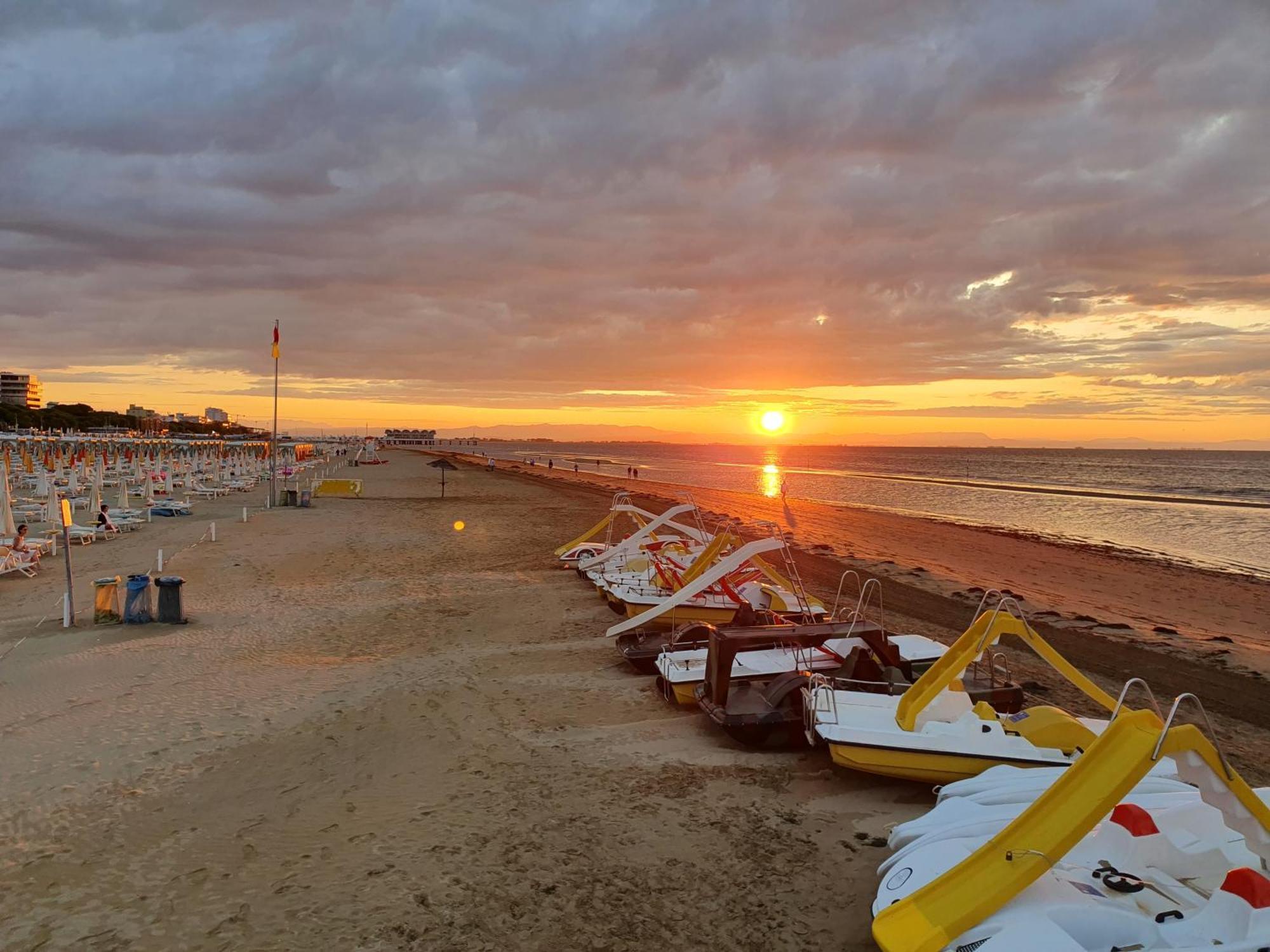 Appart-Hotel Holiday Lignano Sabbiadoro Eksteriør bilde